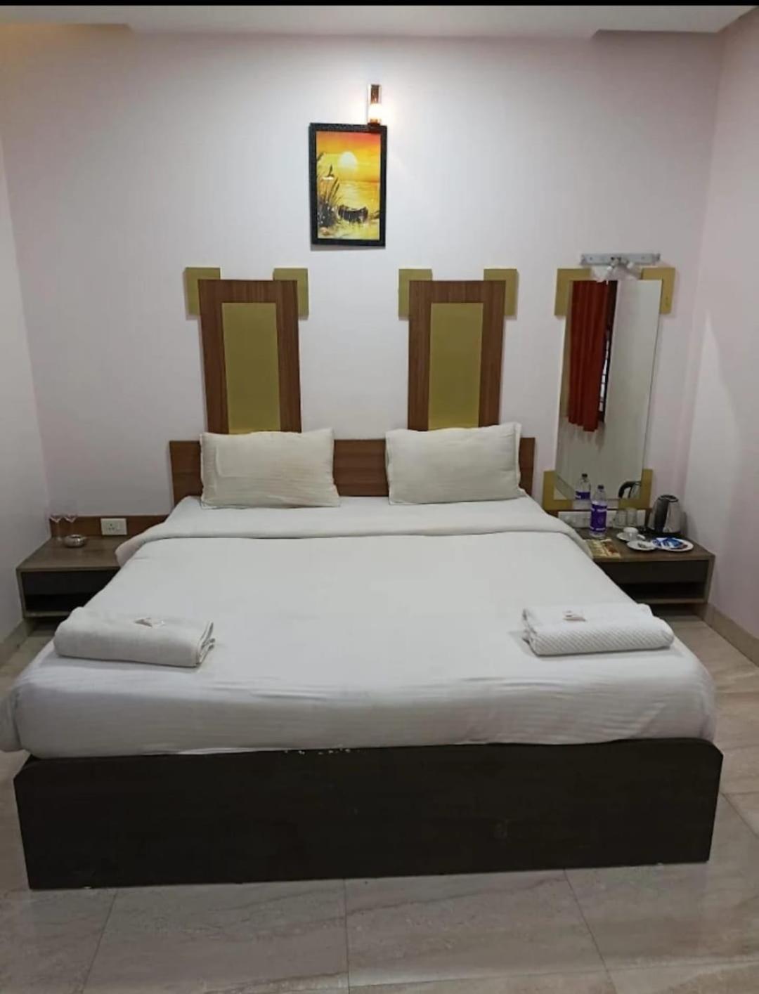 Hotel Laxmi Residency Lonavala Bagian luar foto