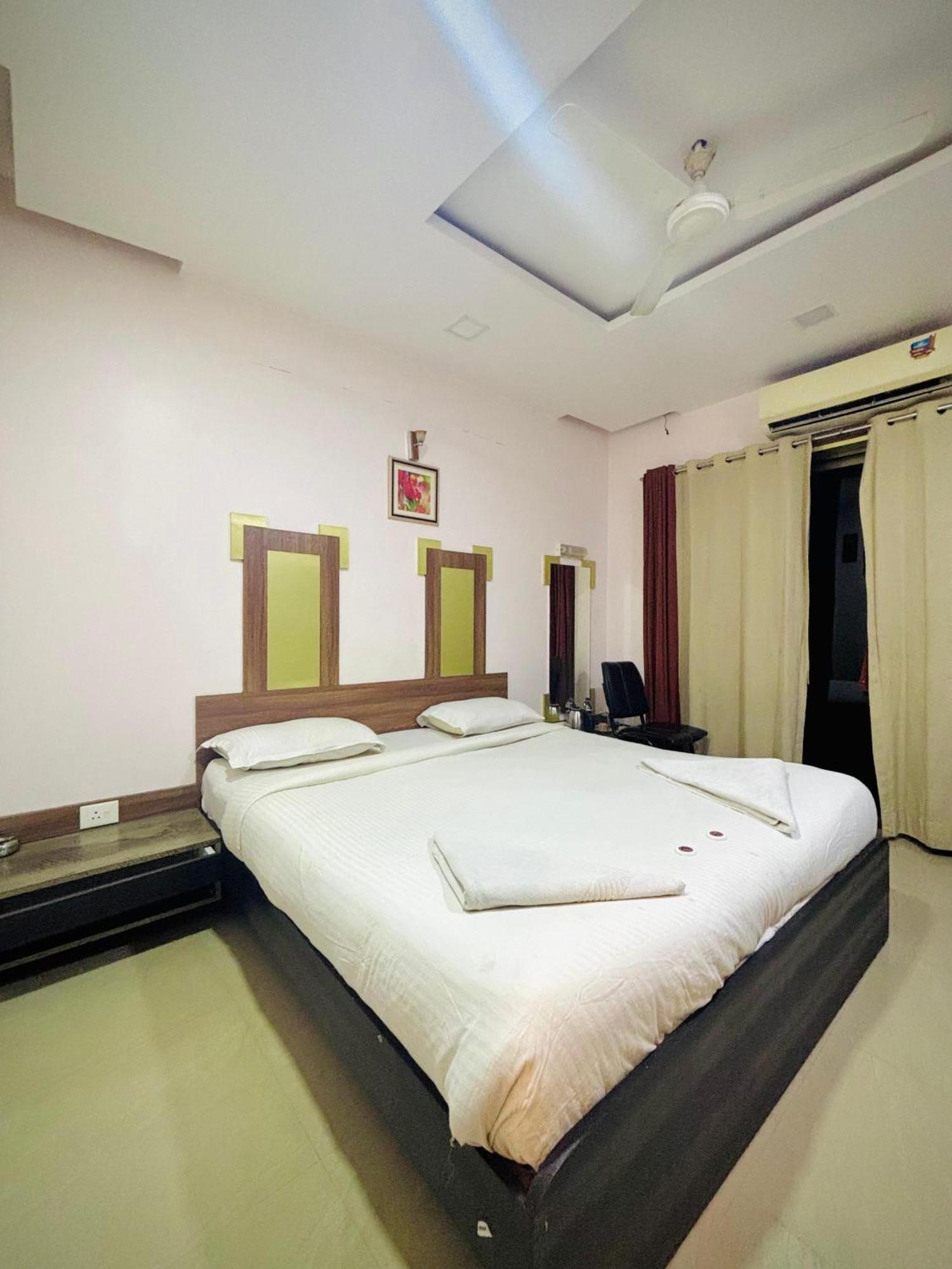Hotel Laxmi Residency Lonavala Bagian luar foto