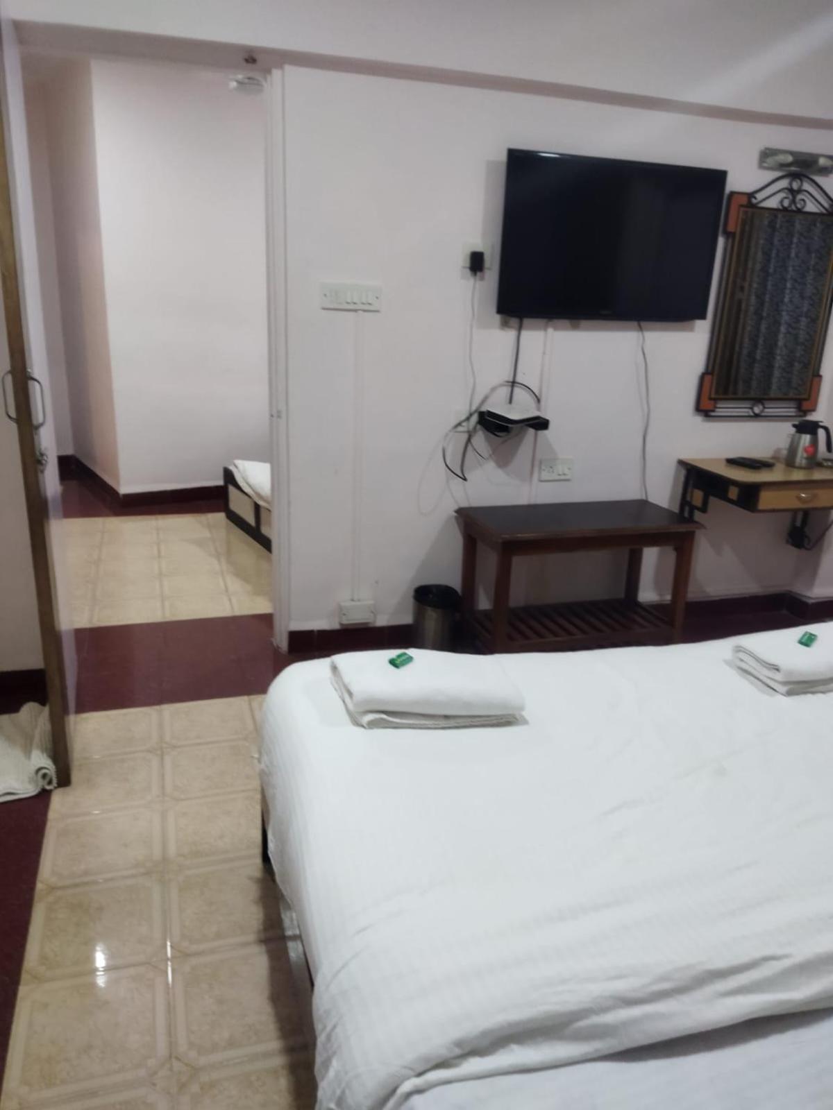 Hotel Laxmi Residency Lonavala Bagian luar foto