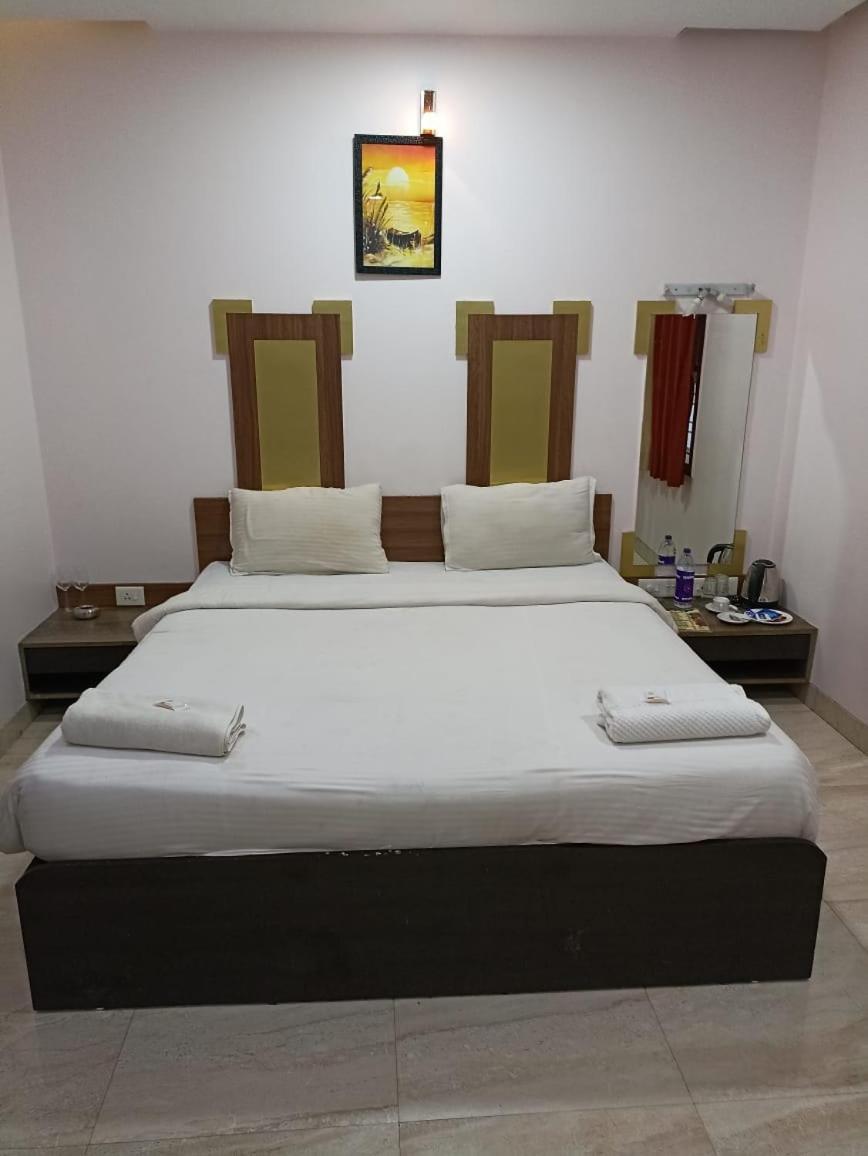 Hotel Laxmi Residency Lonavala Bagian luar foto