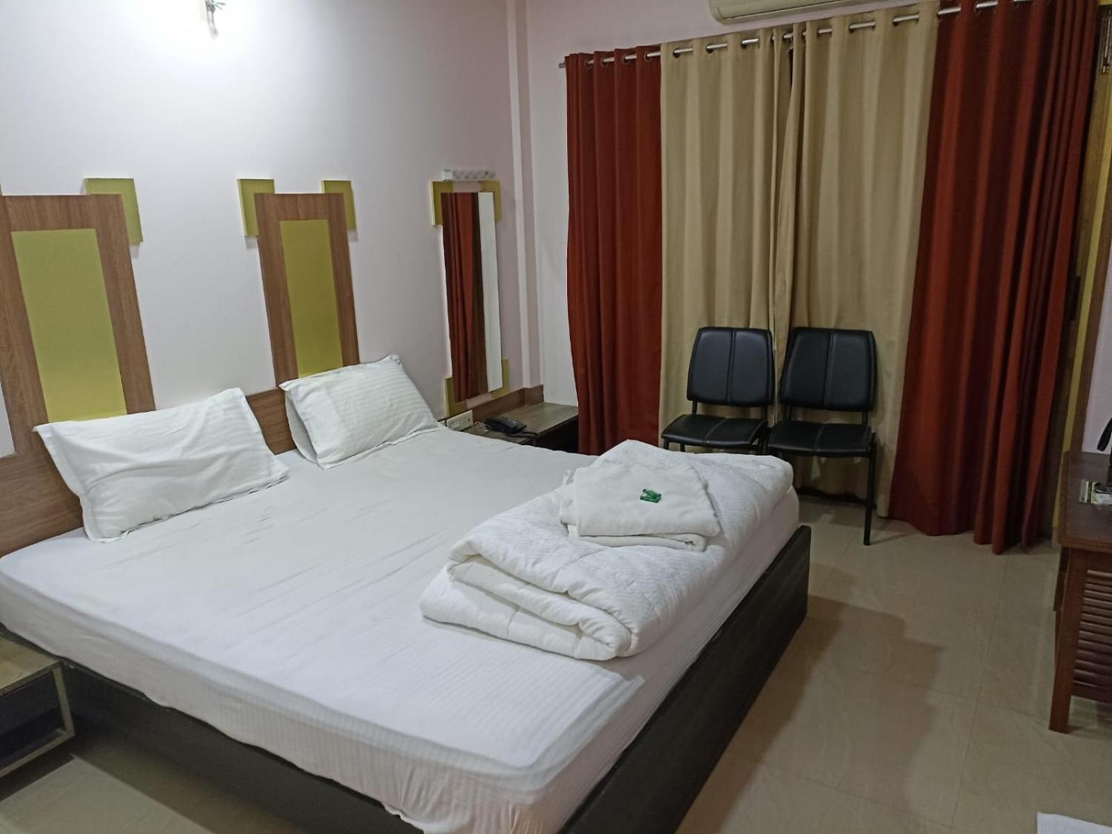 Hotel Laxmi Residency Lonavala Bagian luar foto