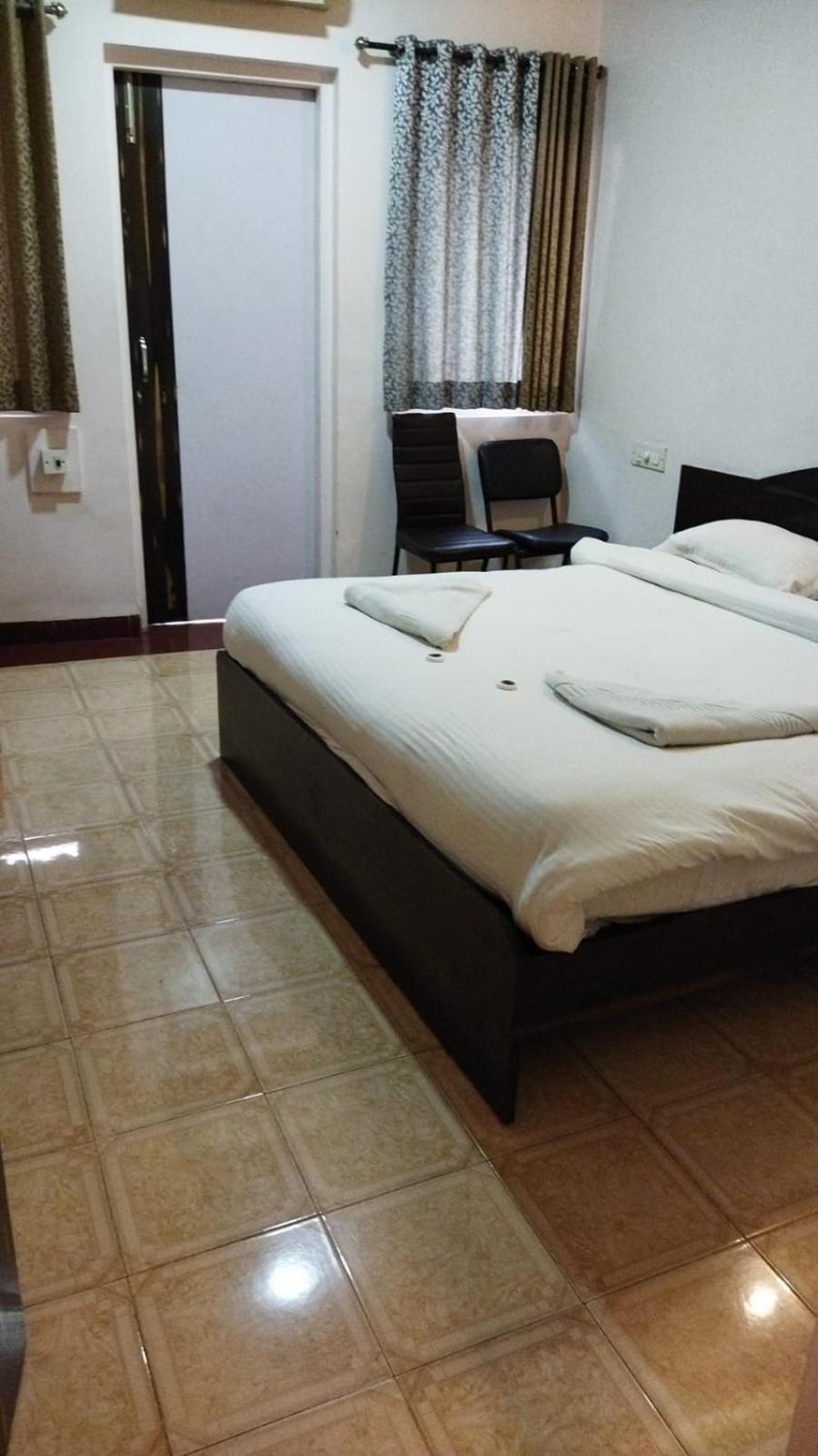 Hotel Laxmi Residency Lonavala Bagian luar foto