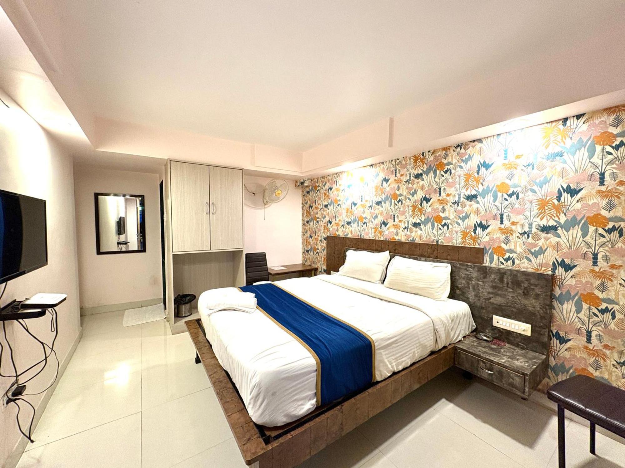 Hotel Laxmi Residency Lonavala Bagian luar foto